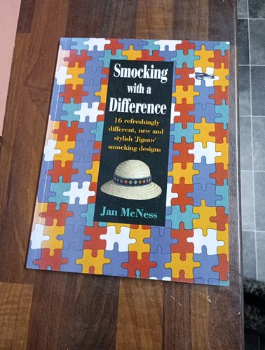 Smocking with difference - difference:, 16